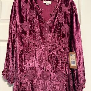 Tru Luxe Jeans Velvet Floral Blouse in Burgundy